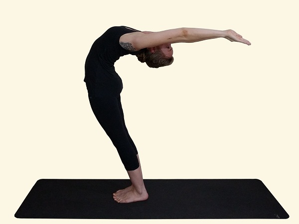 Hasta Uttanasana (Raised Arms Pose)