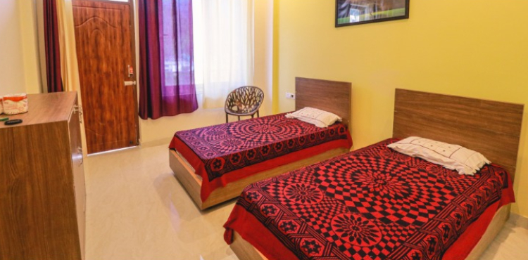 yogis accommodation in rishikesh